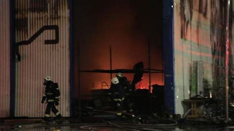 Antalya'da tekne ve yat imalathanesinde çıkan yangın söndürüldü - En son haberler